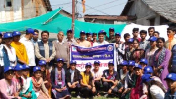 NSS volunteers of Sanskrit University improved the cleanliness system of Dharohar village.