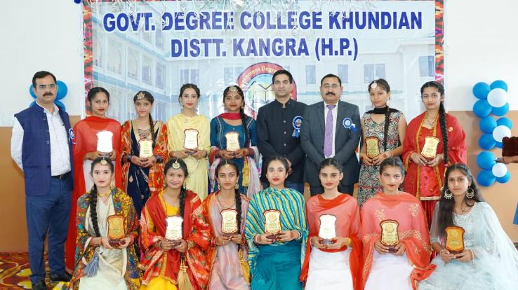 Khundian: Annual prize distribution and Central Student Council event concluded in the college today.