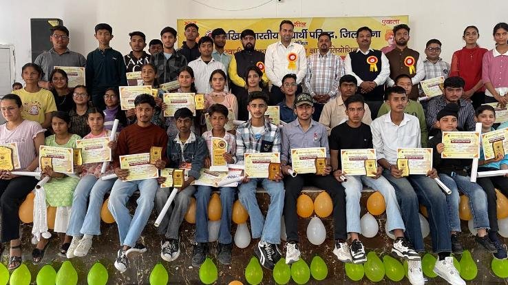 Una: Swami Vivekananda winners of General Knowledge competition honored with prizes