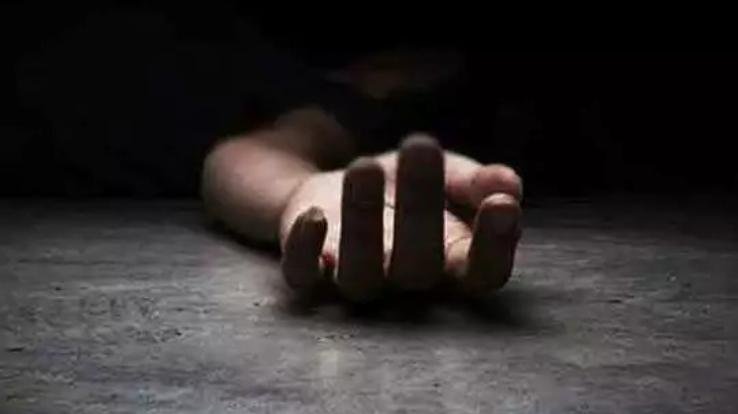 Accident while cutting trees in Fatehpur, youth dies after being hit