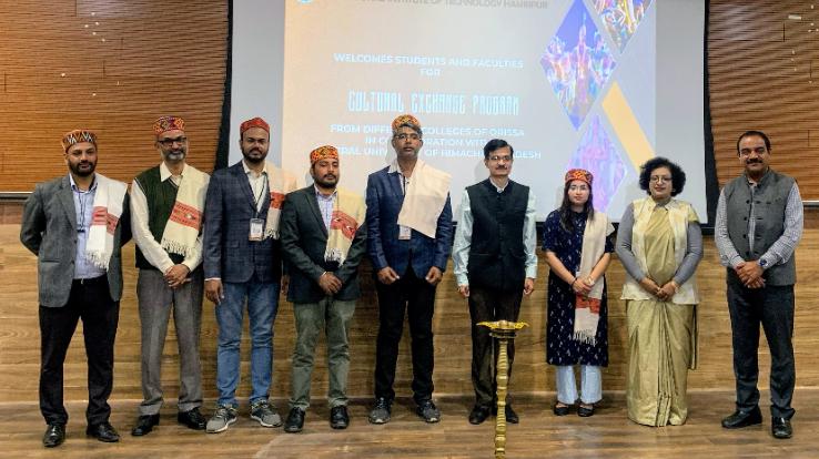 Hamirpur: Presentation of cultural styles of Himachal and Odisha in exchange program