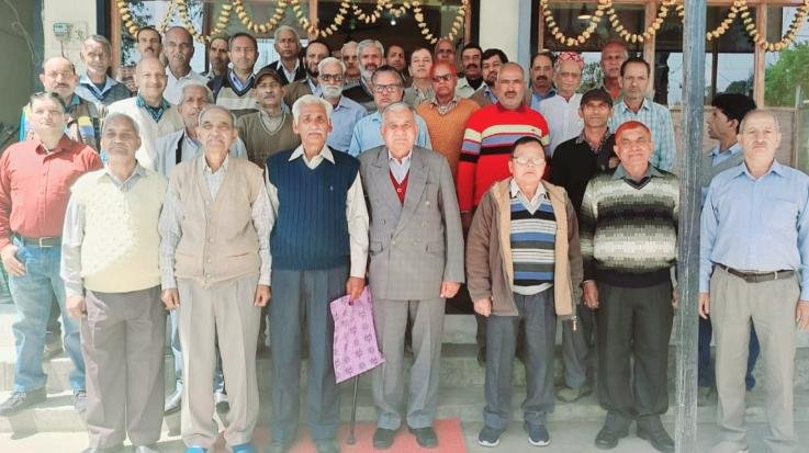  कुनिहार : हिमाचल प्रदेश स्टेट इलेक्ट्रिसिटी बोर्ड लि पेंशनर्स वेलफेयर एसोसिएशन उप इकाई की मासिक बैठक आयोजित 