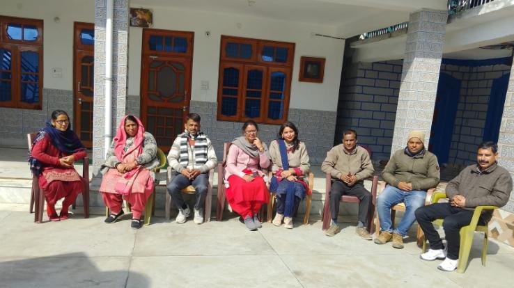 Reward of Rs 1100 to parents for enrolling their child after removing them from private school