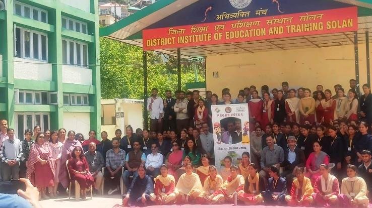 A program was organized in Solan under well-organized voter education and voter participation.
