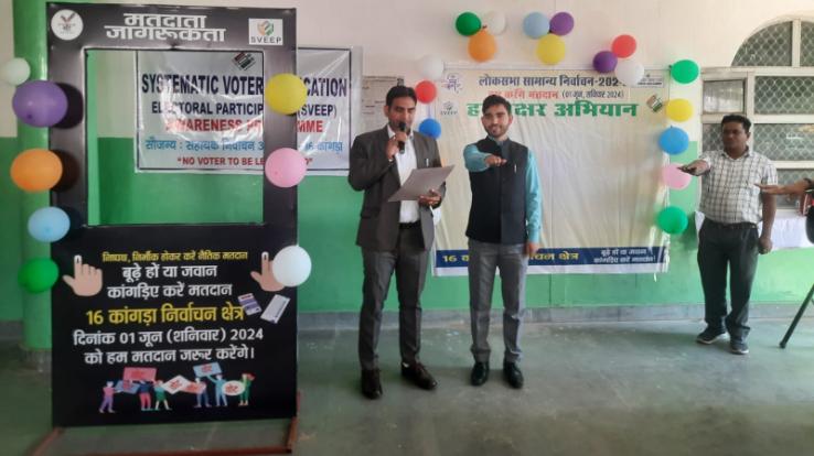  DC launches selfie point, signature campaign in Kangra