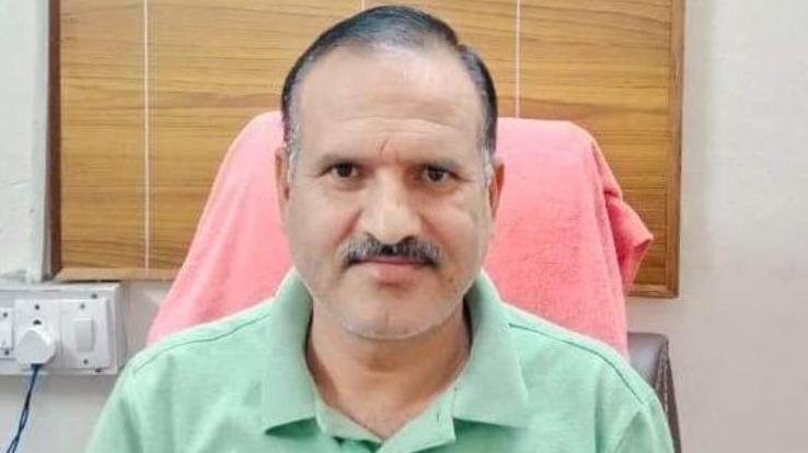  Jaisinghpur: Dr. Madan Lal reached school after taking training in Singapore.