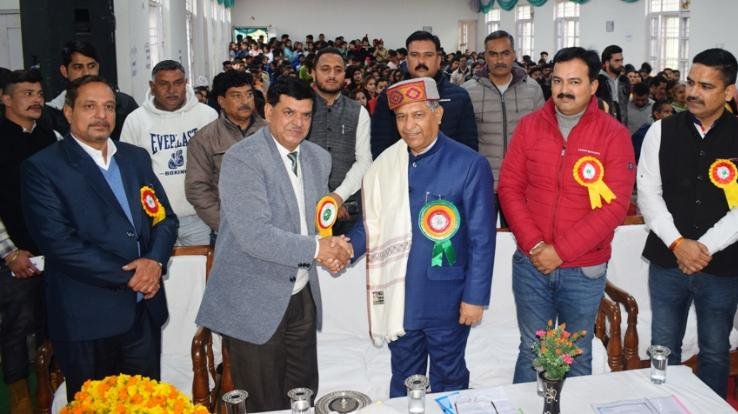 काॅलेज का समय अत्यंत महत्त्वपूर्ण दृढ़ निश्चय के साथ मेहनत करके बढ़े आगे : सुभाष ठाकुर