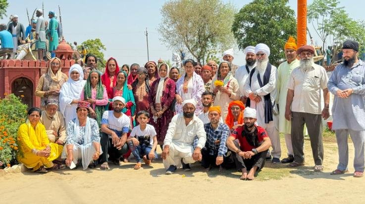 Gurudwara is the place where Guru Gobind Singh and his followers rested after the battle of Chamkaur.