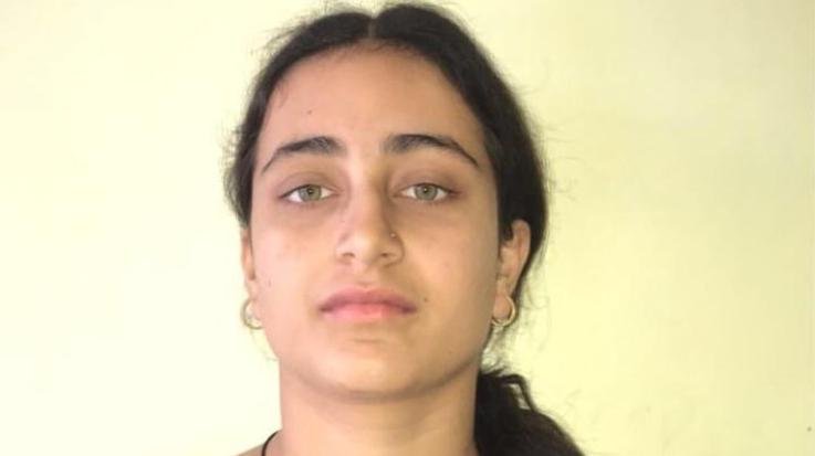  Shavya, topper of 12th commerce in Himachal: stood first with 490 marks