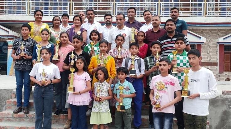 Jwalamukhi: Jwalamukhi Chess Club organized rapid chess tournament at Shivalik International Convent School.