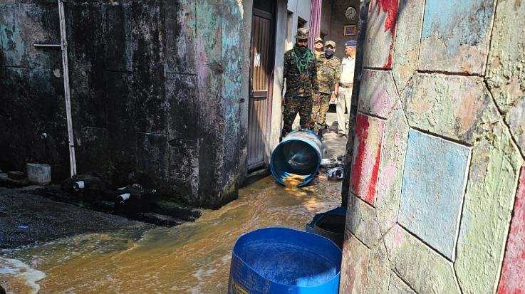 Police raided the chhani and destroyed 10 thousand liters of raw lahan.
