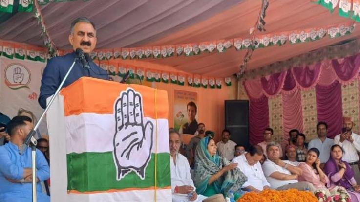 Chief Minister campaigned in favor of Anand Sharma in Chamba district