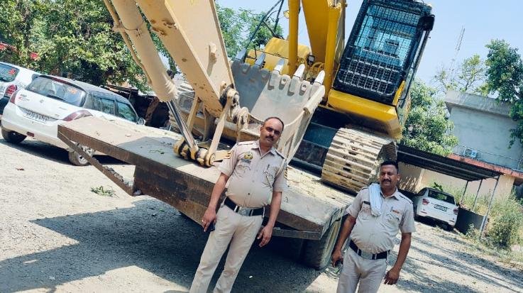 Police district Noorpur seized 1 Poklane while doing illegal mining.