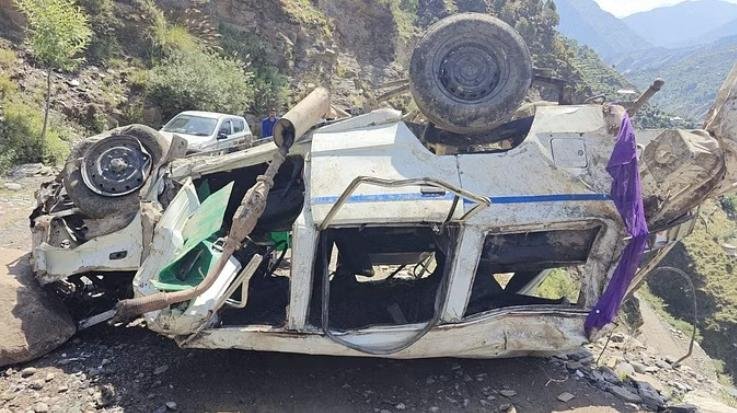  Car accident on Chamba Bharmour Marg Bandla Road, three people died, 10 injured