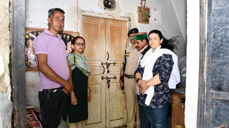 Solan: EVM And V.V.Pat. First level checking of machines conducted