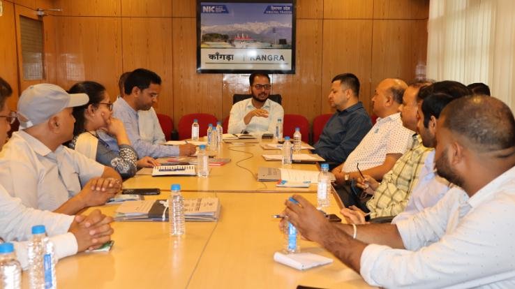 Kangra: Additional Deputy Commissioner gave instructions to install sign boards at accident prone places.