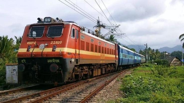 Railways made bumper earnings from ticketless passengers, earned Rs 8 crore from fines.