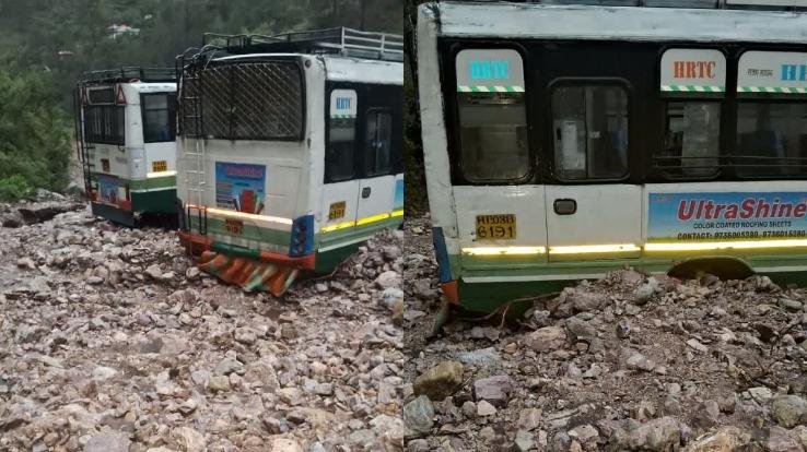 Flash flood in Karsog's Talehan, HRTC buses stuck under debris