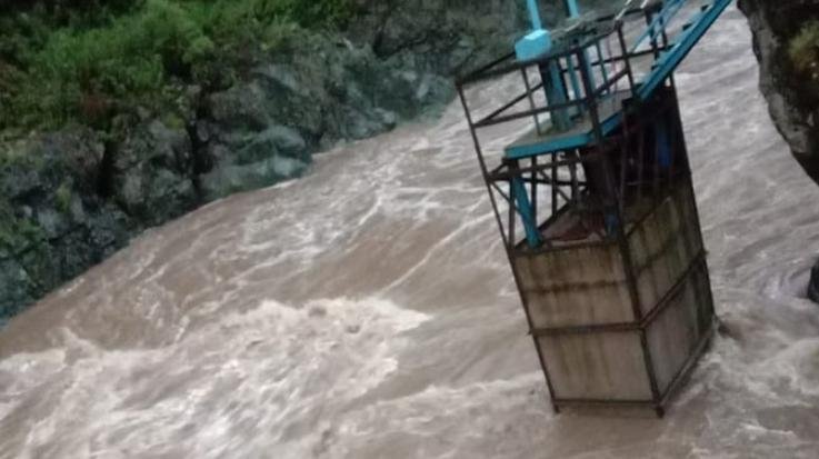 Mandi: Trash rack of Rs 84 crore scheme submerged in silt, outcry for water in Mandi