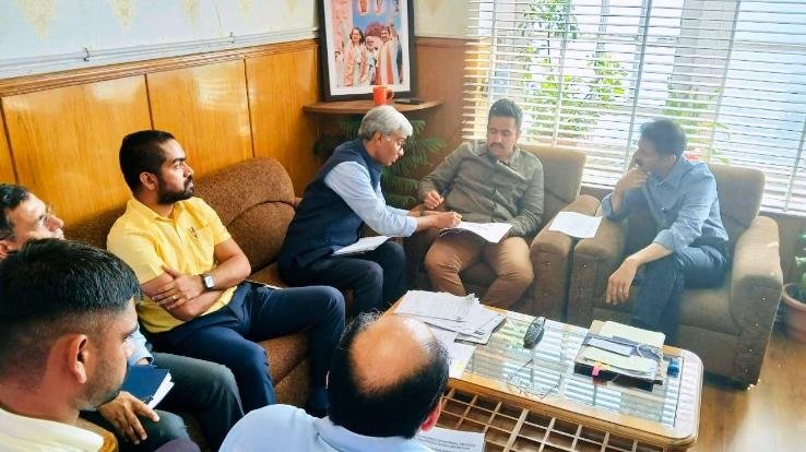 Vikramaditya Singh gave instructions for speedy repair of damaged NH.