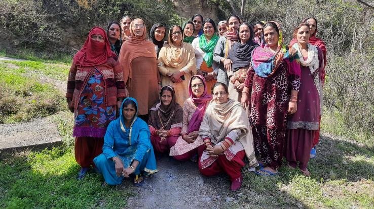 कोरोना से लड़ाई में महिला मंडल की पहल