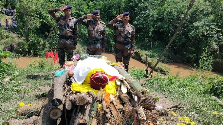 Jwalamukhi: Army paid tribute on the death of former soldier