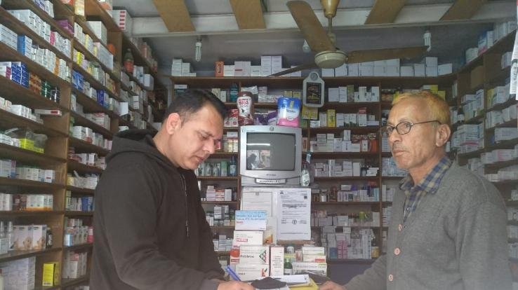 हेंड सेनिटाइजर व मास्क की उपलब्धता में न हो कमी