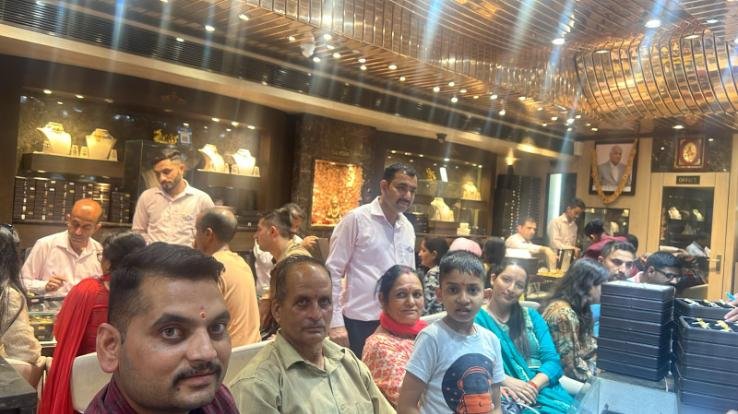 Crowd of customers gathered at Bhushan Jewelers Solan after seeing the rising price of gold.