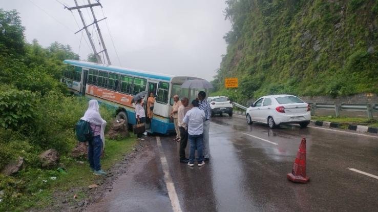 Haryana Roadways bus goes through uncontrolled electricity pole