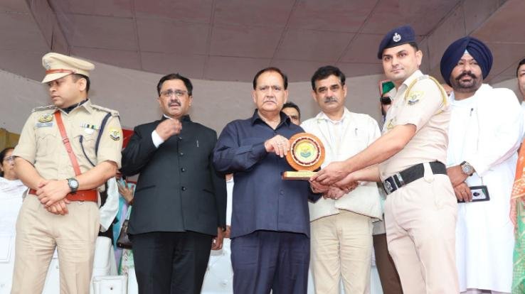 Solan: Assembly Speaker honored personalities doing excellent work