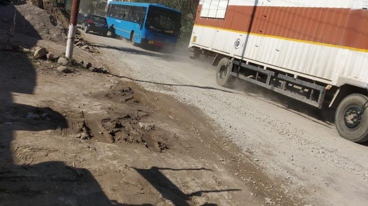 पीडब्ल्यूडी विभाग की कार्यप्रणाली पर युवा कांग्रेस ने कसा तंज