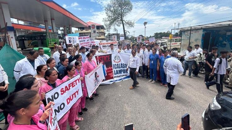 Palampur: Vivekananda Medical Institute protests against doctor rape-murder case in Kolkata