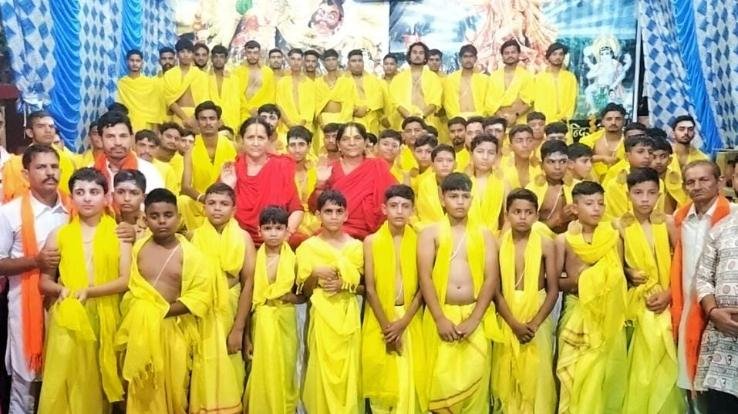 According to the Vedas and Rishi tradition, there is mention of 4 varnas of 100 years of human life:- Mahant Kanteshwari Das