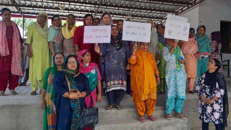 Indore: Mahila Gram Sabha organized in Kudsan