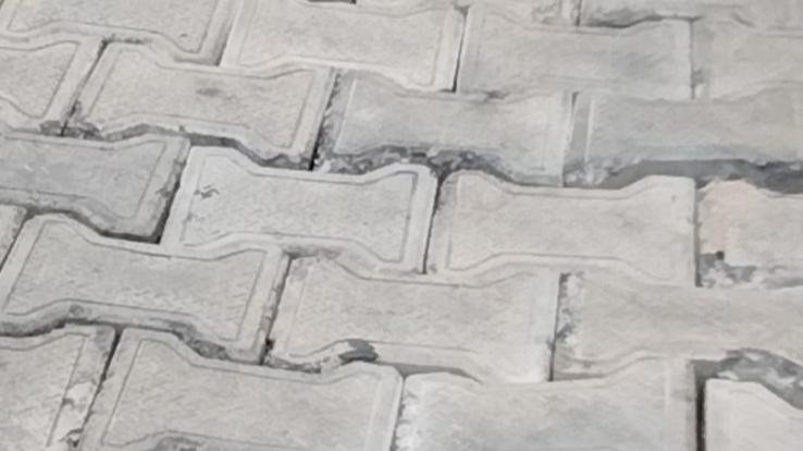 Jaisinghpur: Tiles started falling off within four months