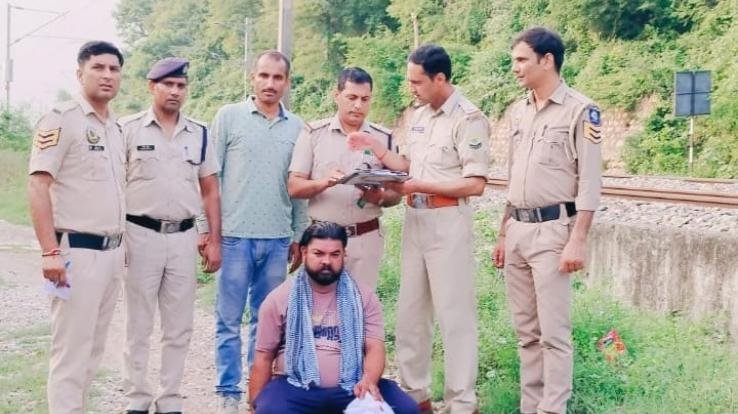 Indora: Illegal construction work was being done on the land of Kathgarh temple, police stopped it.