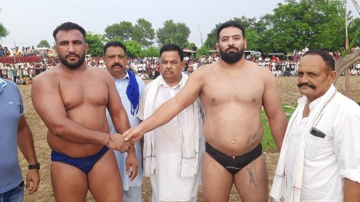 Iranian wrestler Mirza Irani won the final of Ulehriyaan Pandori Chhinj competition.