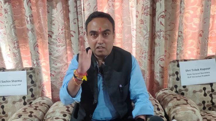 Congress government has washed its hands and resorted to looting: Advocate Vishwa Chakshu