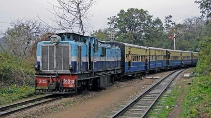 Of course you will have to wait but the journey of Kangra Railway will be pleasant, toy train will run