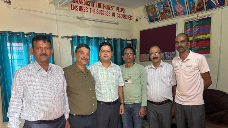 Kangra: Post Office Inspector told various schemes in Thill's school