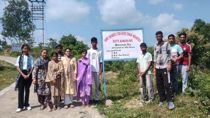 Kangra: Cleanliness campaign conducted under the theme of “Cleanliness is Service” in Degree College Sugh-Bhatoli.