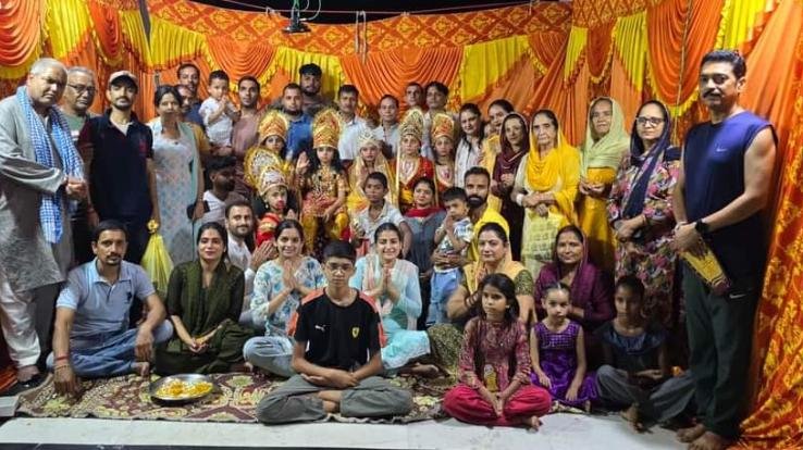 Jaisinghpur: Ramlila of small children concluded with coronation
