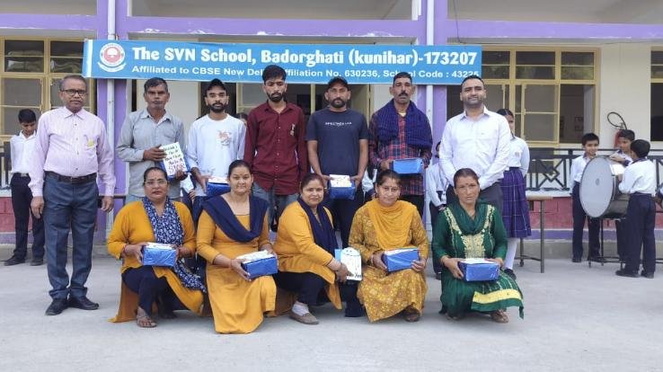 Kunihar: On the 155th death anniversary of Mahatma Gandhi, children of SVN School Bador Valley paid tribute.