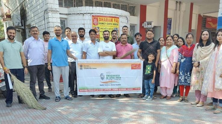 Cleanliness Day celebrated in the premises of Dehra Main Post Office