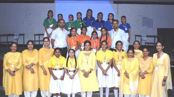 Chhaya Subhash House in Antakshari competition at DAV Bhadoli School