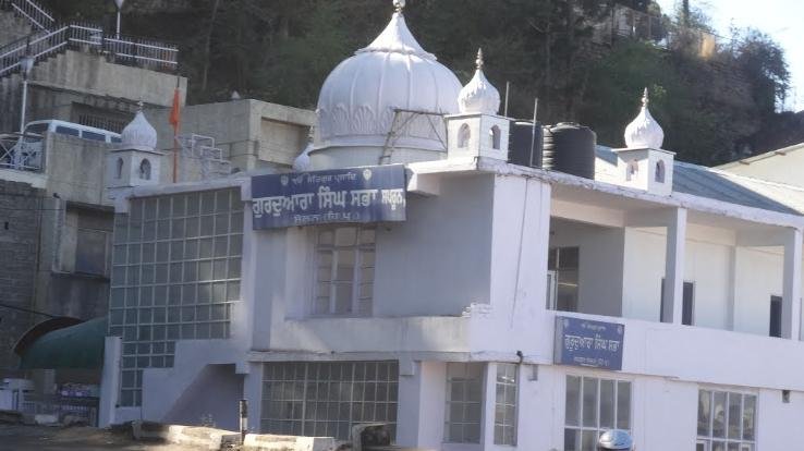 वैश्विक त्रासदी से निपटने के लिए गुरुद्वारा सिंह सभा सपरून ने बढ़ाया हाथ