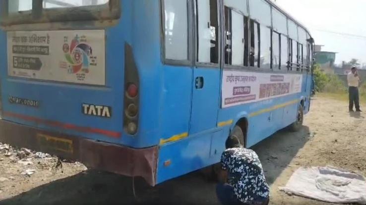 Kangra: One and a half year old girl fell under HRTC bus, lost her life