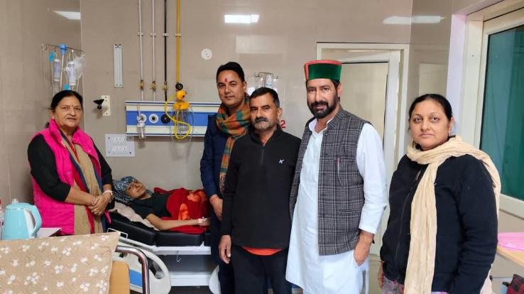 Chintpurni: CM Sukhu announced Rs 10 lakh for the treatment of a girl suffering from cancer.