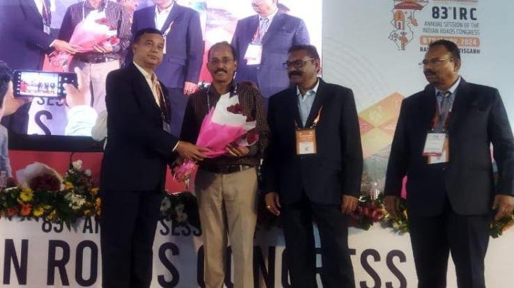 Dr. Suresh Walia represented Himachal in the Indian Road Congress session.