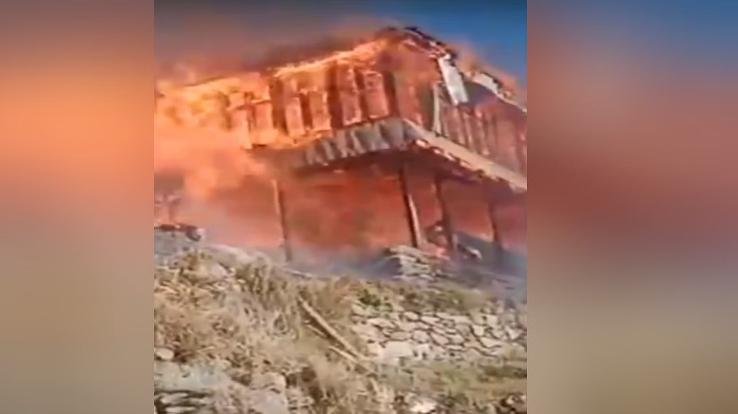 Kullu: Two and a half storey house burnt to ashes in Parwadi village of Shilhi Panchayat of Banjar.
